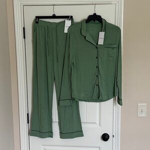NWT Cozy Earth women’s fern green pajama set, size small